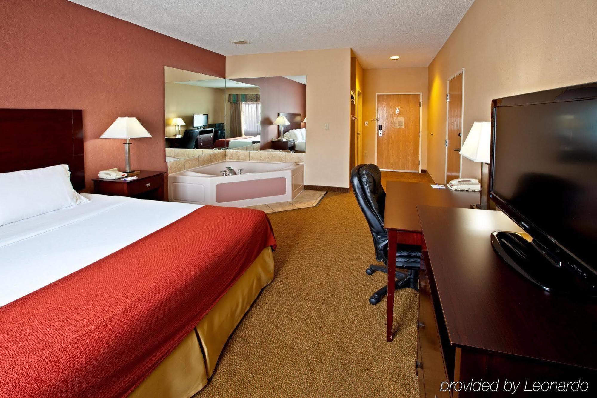 Holiday Inn Express Hotel & Suites Cincinnati-North/Sharonville Εξωτερικό φωτογραφία