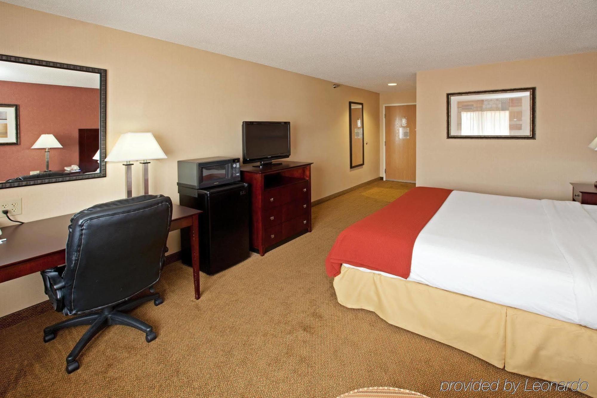 Holiday Inn Express Hotel & Suites Cincinnati-North/Sharonville Δωμάτιο φωτογραφία